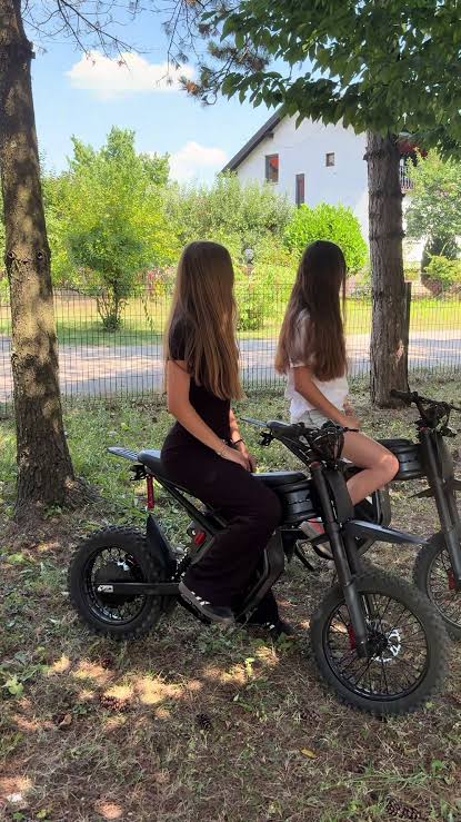 2 women riding GT54 pro