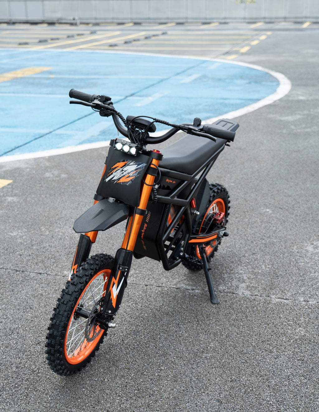 GT54 electric mini motorbike with 2000W motor for kids and adults, designed for high performance and off-road use