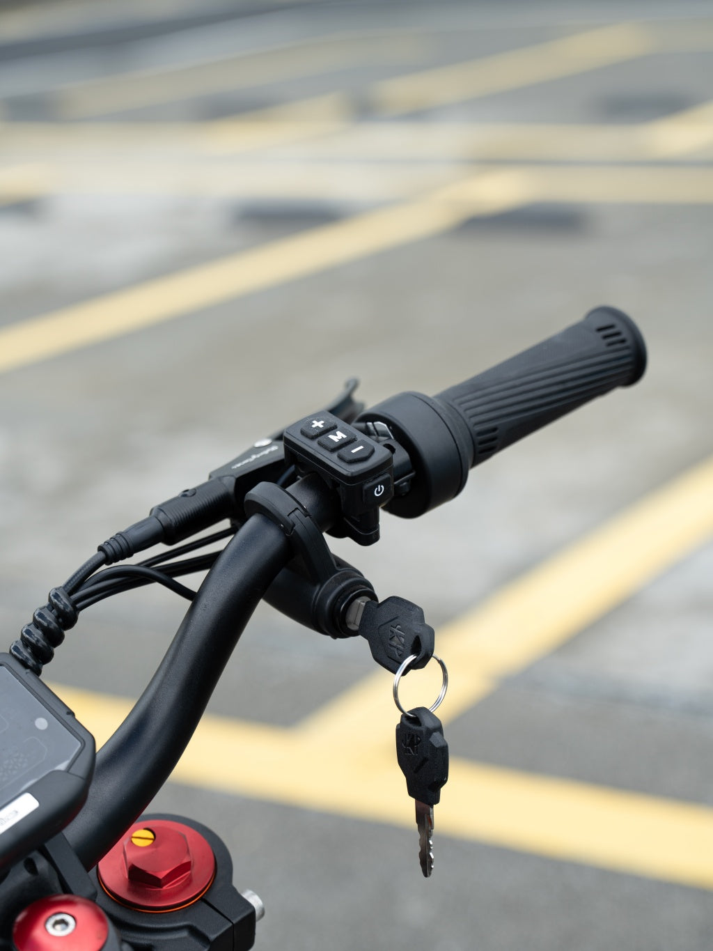 GT54 electric mini motorbike handlebar with key and control buttons